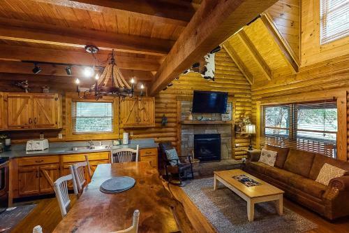 Pigeon Forge Perch