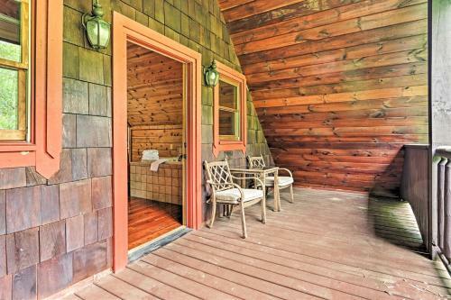 2,100 Sq Ft Mtn Retreat Hot Tub, Bbq And Deck!