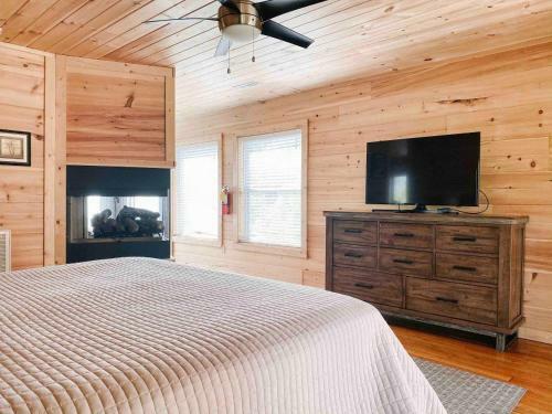 Mountain Splash -heated Indoor Pool, Hot Tub, Arcade Game Room