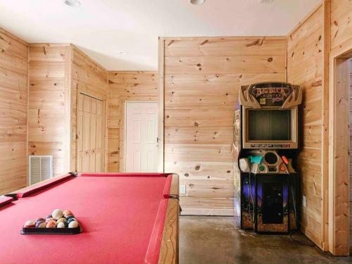 Mountain Splash -heated Indoor Pool, Hot Tub, Arcade Game Room