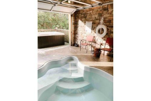 Mountain Splash -heated Indoor Pool, Hot Tub, Arcade Game Room