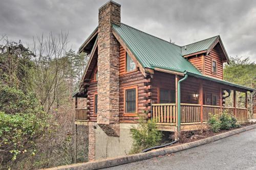 Pigeon Forge Cabin With Hot Tub, 2 5 Mi To The Strip
