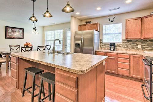 Pigeon Forge Home With Pool - 2 Miles To The Island!