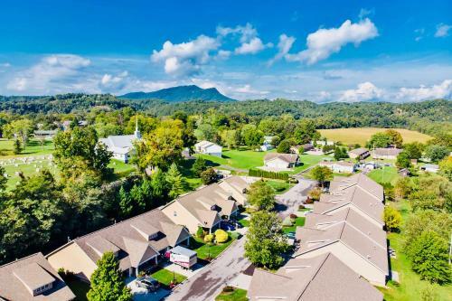 Pigeon Forge Home With Pool - 2 Miles To The Island!