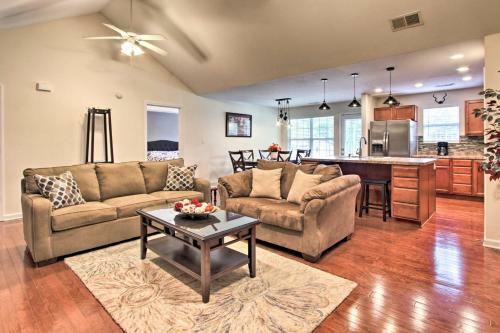 Pigeon Forge Home With Pool - 2 Miles To The Island!