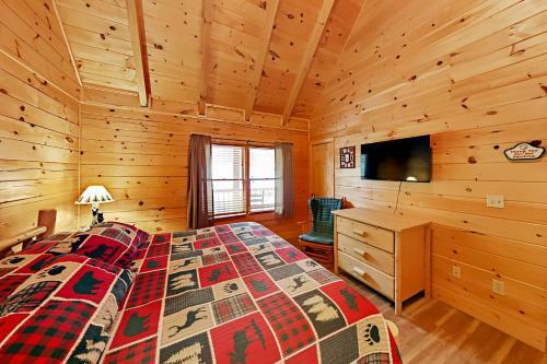 Country Bear Cove - Private Hot Tub Cabin
