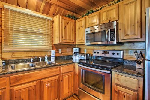 3,500-sq-ft Cabin - Sunrise And Mtn View And Pool Access