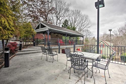 Ideally Located Home With Hot Tub In Pigeon Forge!