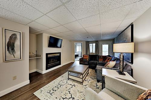 Apartamento Dual-suite Riverside Condo - Pool, Mountain Views Condo