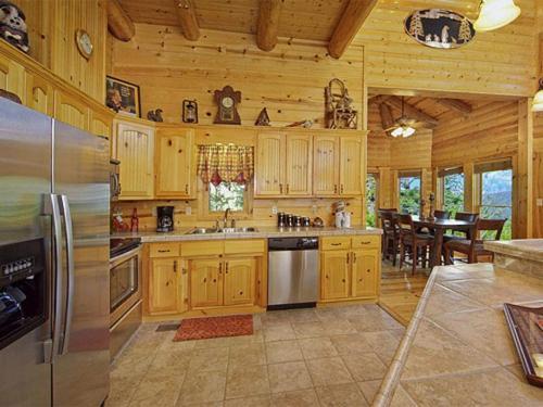 Luvin Logs Lodge