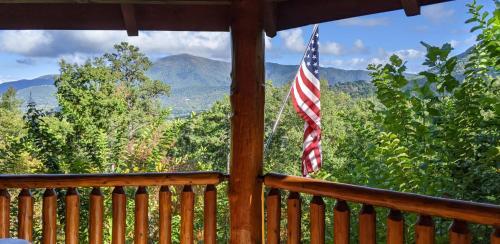 Luvin Logs Lodge