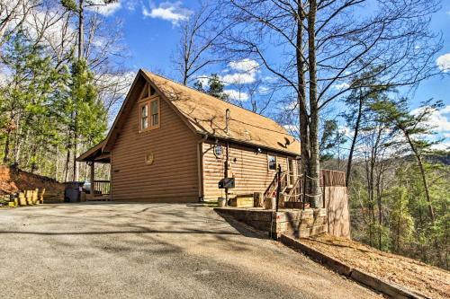 Rustic Pigeon Forge Mtn Cabin With Hot Tub And Views!