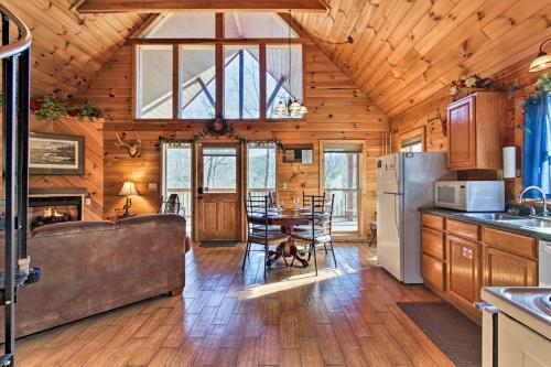 Rustic Pigeon Forge Mtn Cabin With Hot Tub And Views!