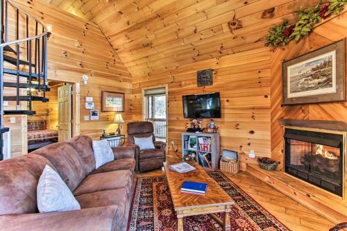 Rustic Pigeon Forge Mtn Cabin With Hot Tub And Views!
