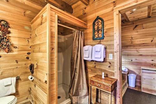 Rustic Pigeon Forge Mtn Cabin With Hot Tub And Views!