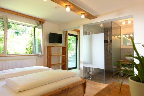 Hostal Gasthof Pension Wei�es R�ssl