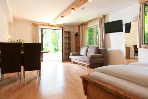 Hostal Gasthof Pension Wei�es R�ssl