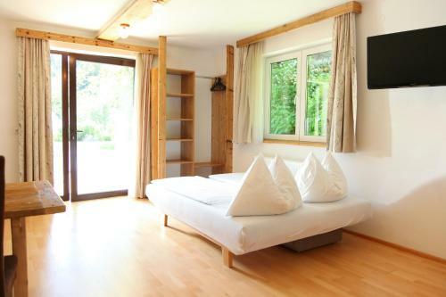 Hostal Gasthof Pension Wei�es R�ssl