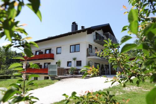 Hostal Gasthof Pension Wei�es R�ssl