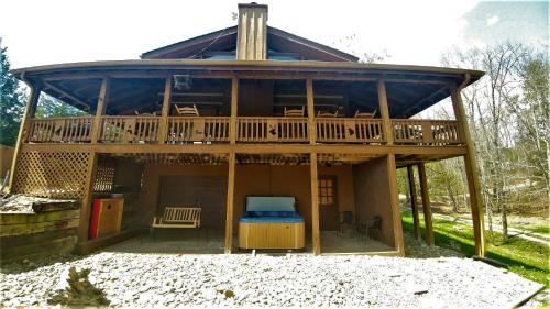 Free Xplorie Attractions Every Day! - Driftwood Log Cabin