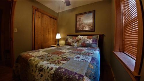 Free Xplorie Attractions Every Day! - Driftwood Log Cabin