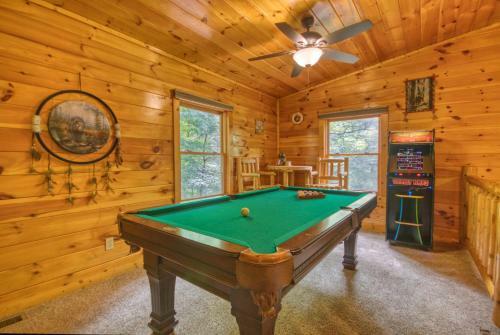 Pine Cove Hideaway #1816 By Aunt Bug's Cabin Rentals