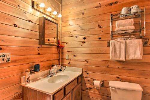 Family-friendly Cabin In Douglas Lake Community!