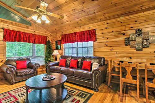 Decked-out Cabin With Hot Tub About 2 Mi To Dollywood!
