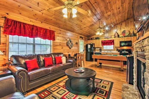 Decked-out Cabin With Hot Tub About 2 Mi To Dollywood!