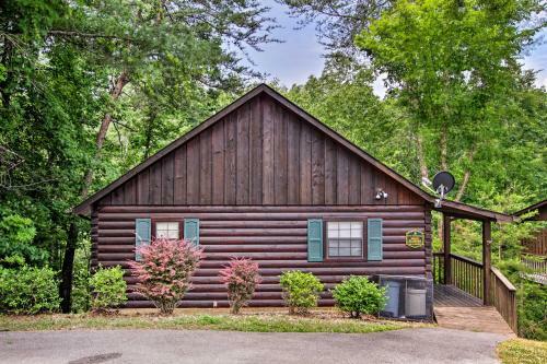 Decked-out Cabin With Hot Tub About 2 Mi To Dollywood!