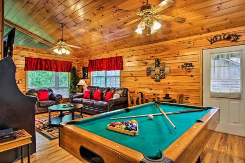 Decked-out Cabin With Hot Tub About 2 Mi To Dollywood!