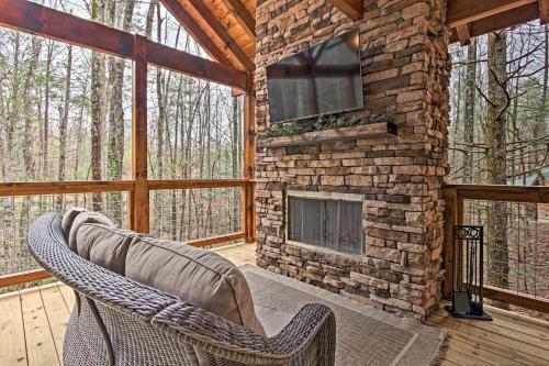 Lavish Residence With Indoor Pool Near Pigeon Forge!