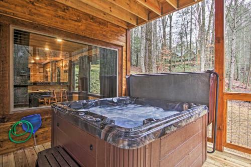 Lavish Residence With Indoor Pool Near Pigeon Forge!