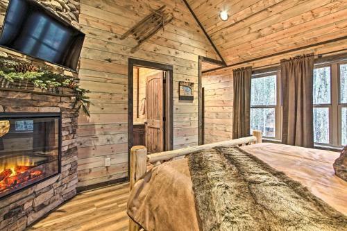 Lavish Residence With Indoor Pool Near Pigeon Forge!