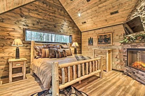 Lavish Residence With Indoor Pool Near Pigeon Forge!