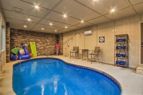 Lavish Residence With Indoor Pool Near Pigeon Forge!