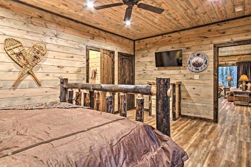 Lavish Residence With Indoor Pool Near Pigeon Forge!
