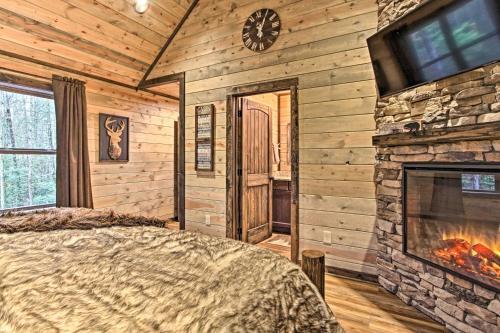 Lavish Residence With Indoor Pool Near Pigeon Forge!