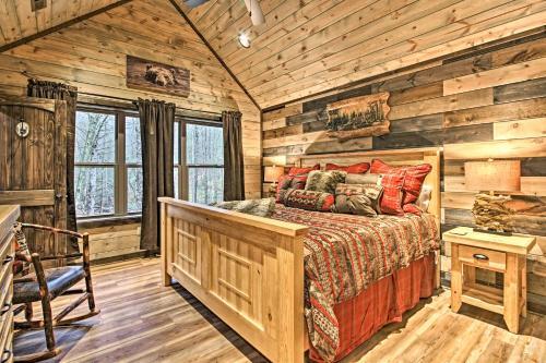 Lavish Residence With Indoor Pool Near Pigeon Forge!