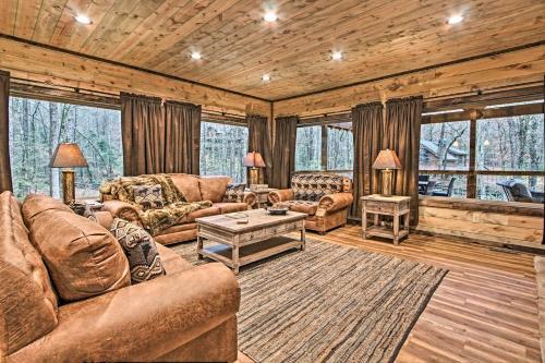 Lavish Residence With Indoor Pool Near Pigeon Forge!