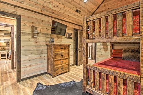 Lavish Residence With Indoor Pool Near Pigeon Forge!