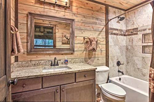 Lavish Residence With Indoor Pool Near Pigeon Forge!