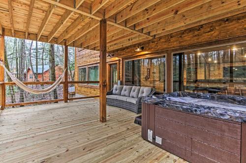 Lavish Residence With Indoor Pool Near Pigeon Forge!