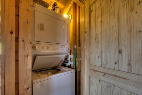 Grandpa Bear's View #233 By Aunt Bug's Cabin Rentals