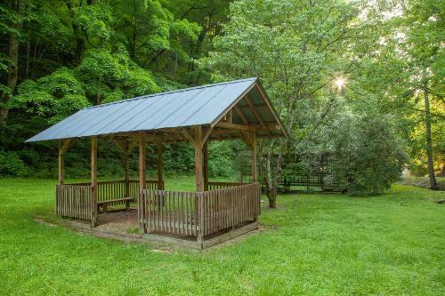 All Decked Out Cabin