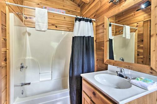 Romantic Pigeon Forge Log Cabin With Hot Tub!