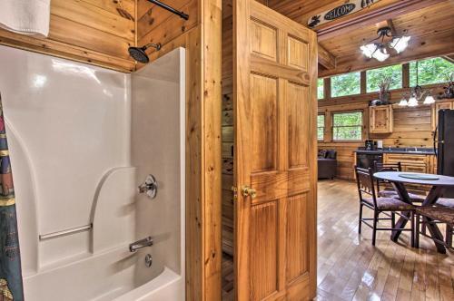 Romantic Pigeon Forge Log Cabin With Hot Tub!