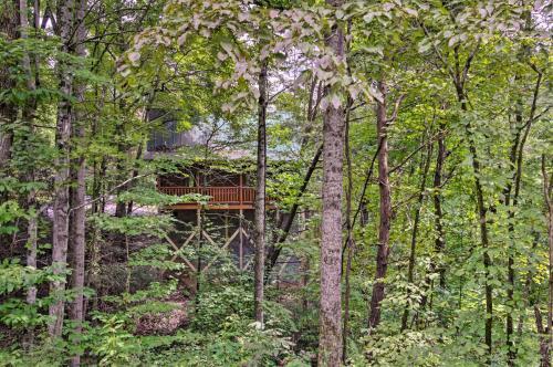 Romantic Pigeon Forge Log Cabin With Hot Tub!