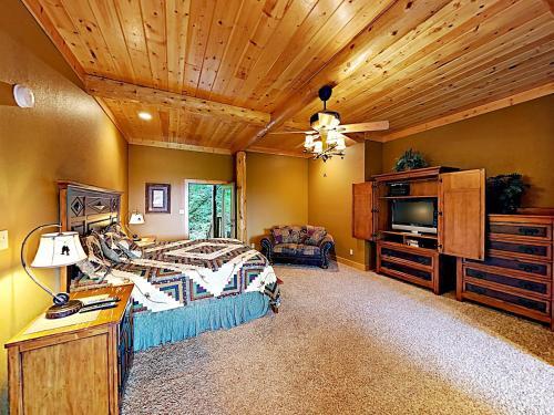 New Listing! ?our Together Place? Custom Cabin Cabin