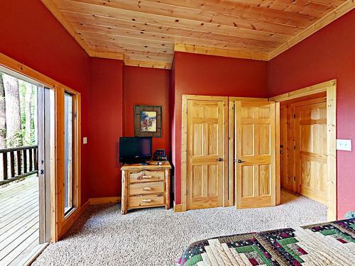 New Listing! ?our Together Place? Custom Cabin Cabin